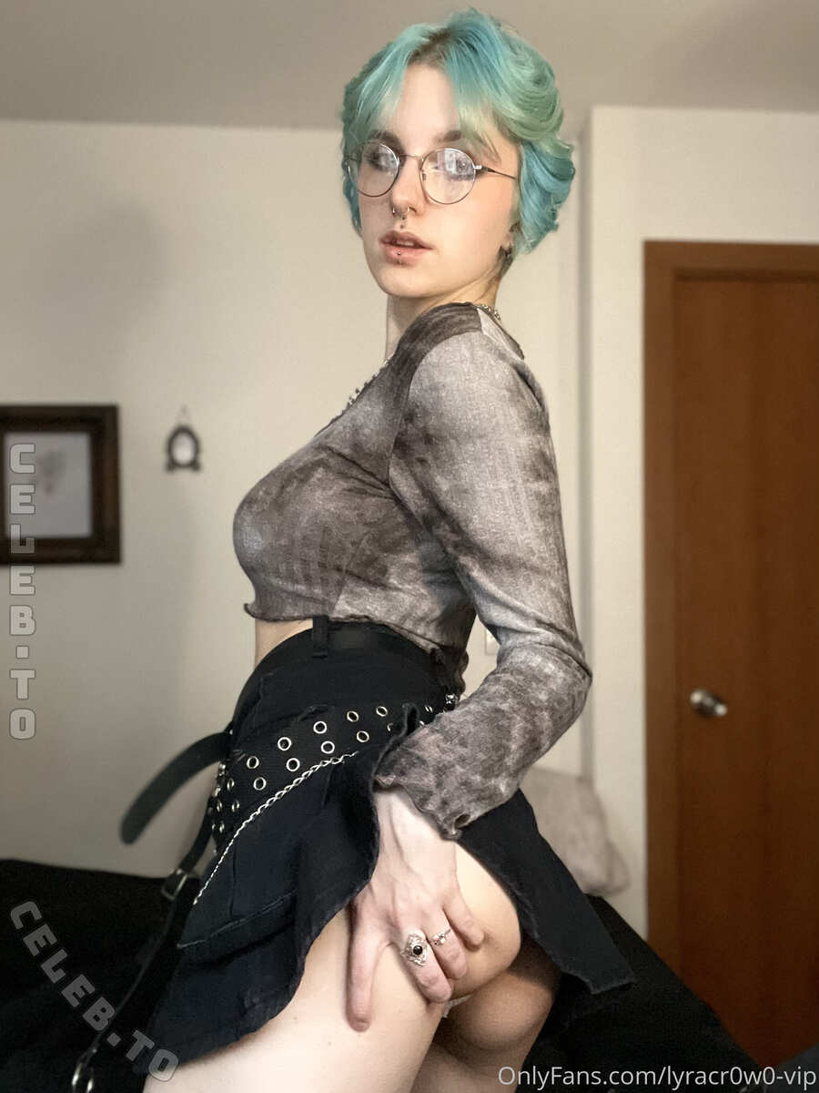 lyracr0w0 nude photo 3