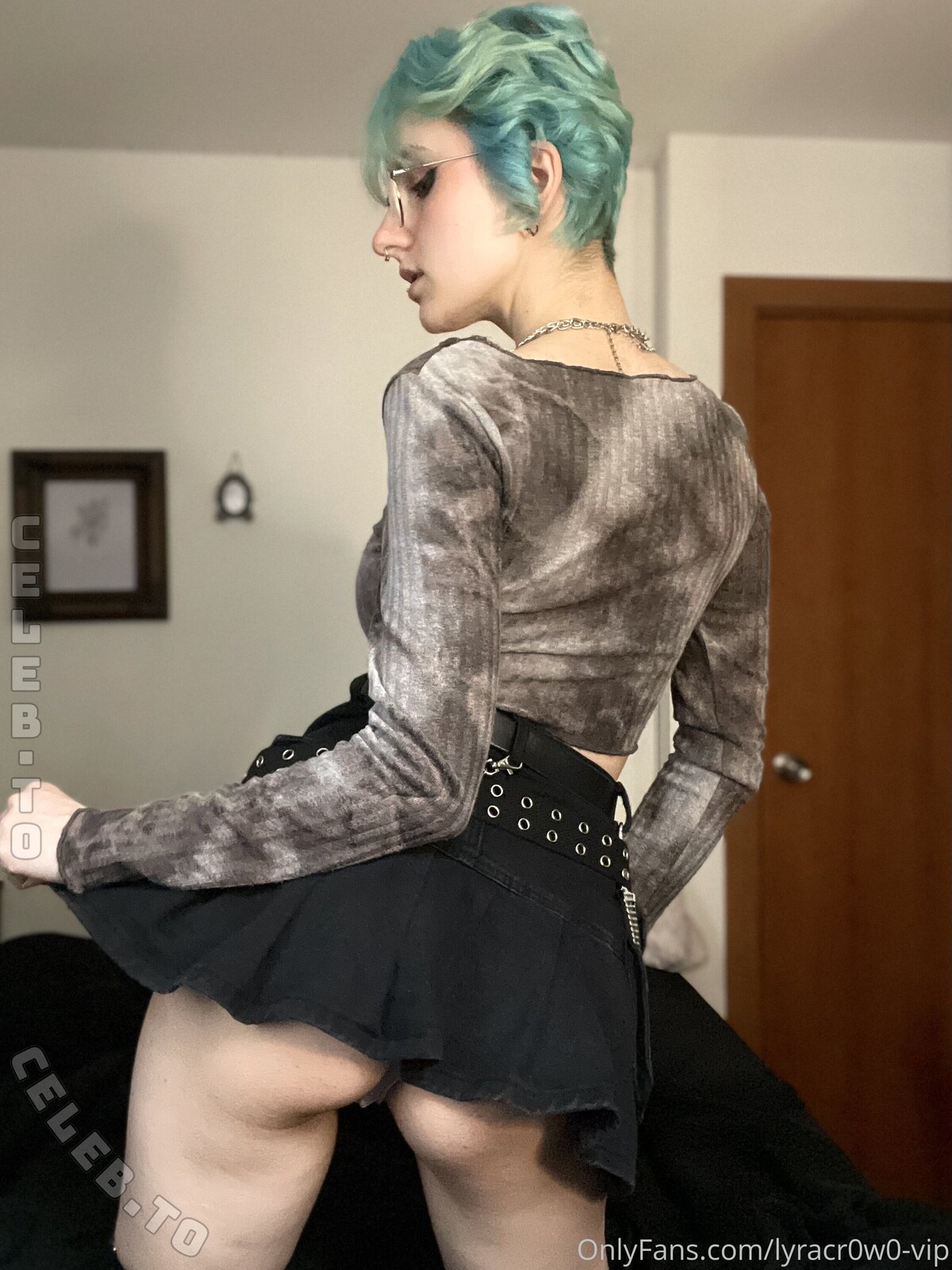 lyracr0w0 nude photo 4