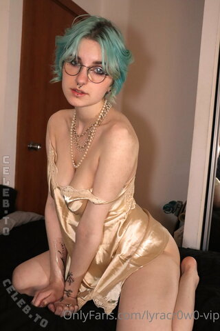 lyracr0w0 nude photo 10