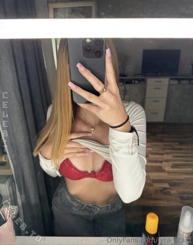 lyrafoxx nude photo 34