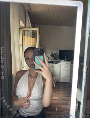 lyrafoxx nude photo 23