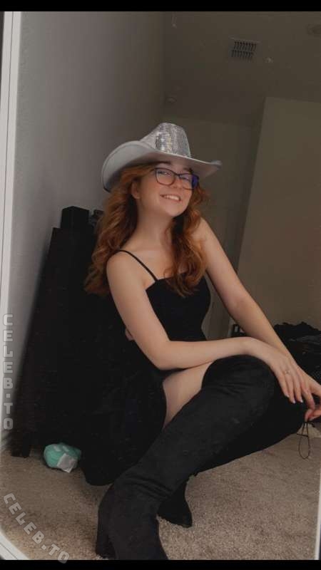 lyssaurora nude photo 1