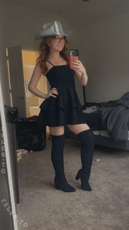 lyssaurora nude photo 7