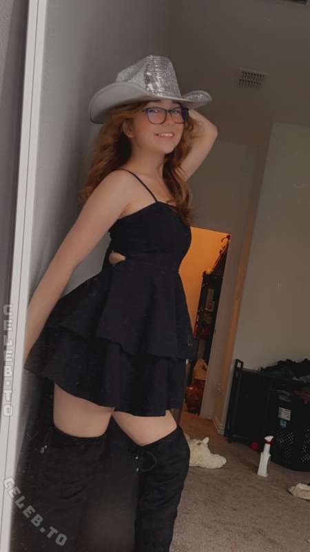 lyssaurora nude photo 8