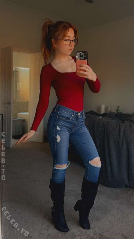 lyssaurora nude photo 1