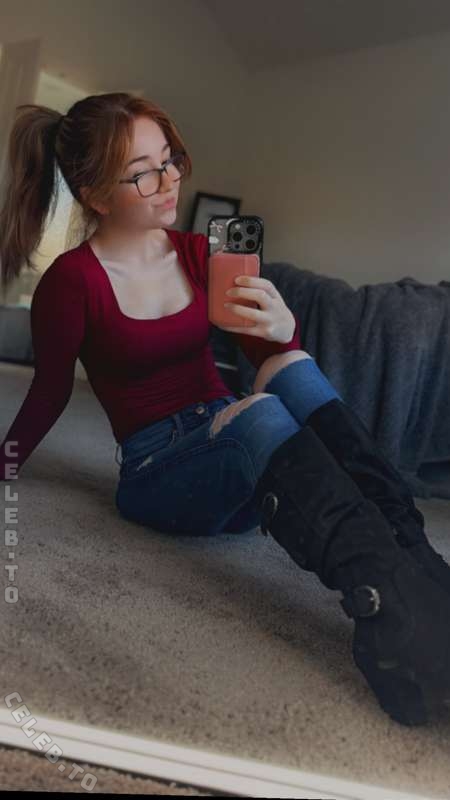 lyssaurora nude photo 3