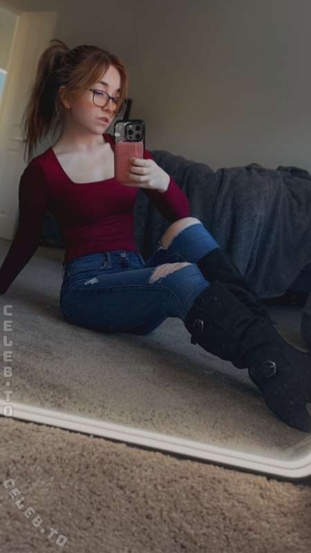 lyssaurora nude photo 5