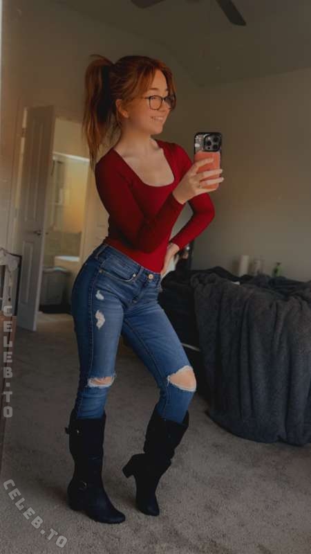 lyssaurora nude photo 8