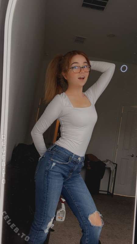lyssaurora nude photo 1