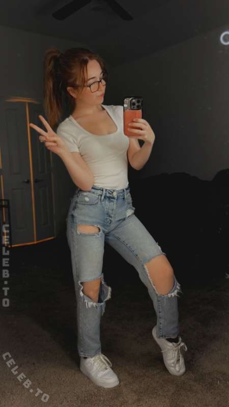 lyssaurora nude photo 8