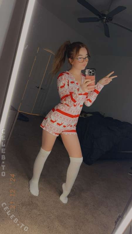 lyssaurora nude photo 6