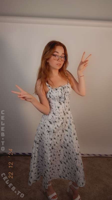 lyssaurora nude photo 1