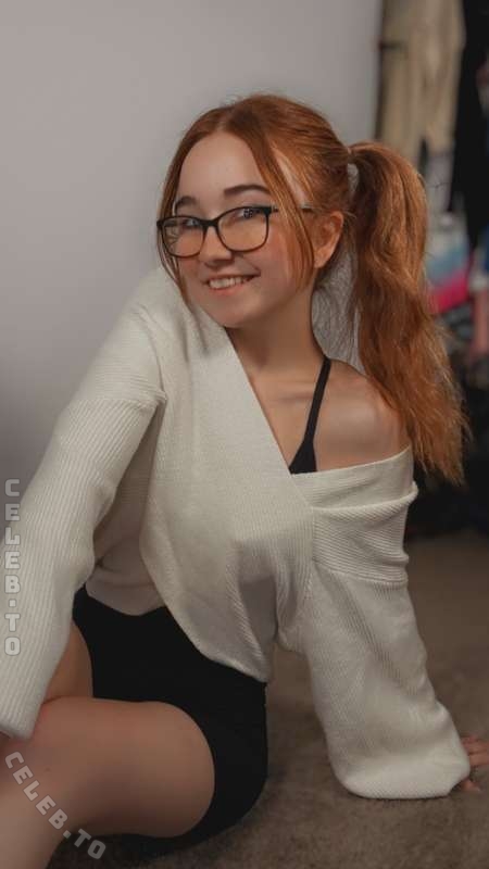lyssaurora nude photo 3