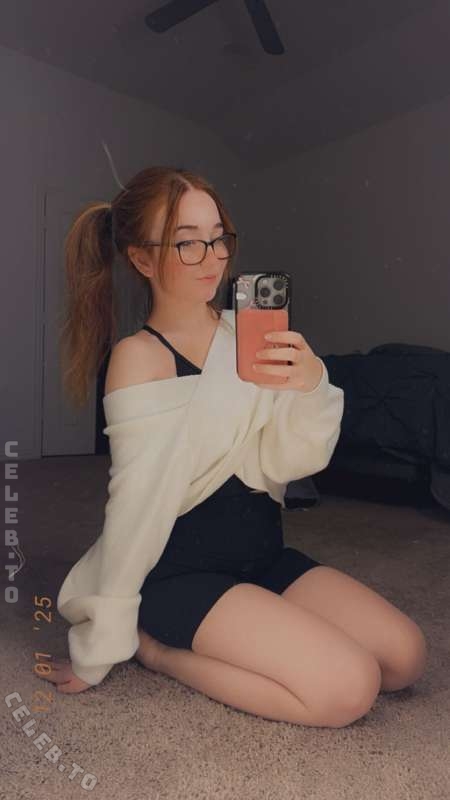 lyssaurora nude photo 10