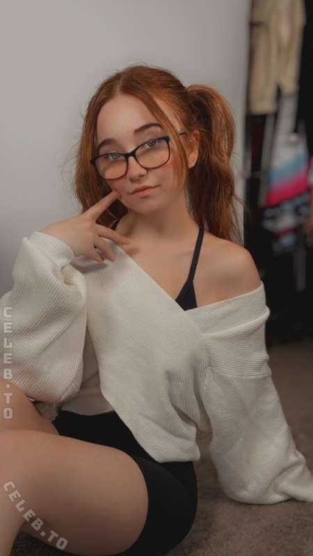 lyssaurora nude photo 15