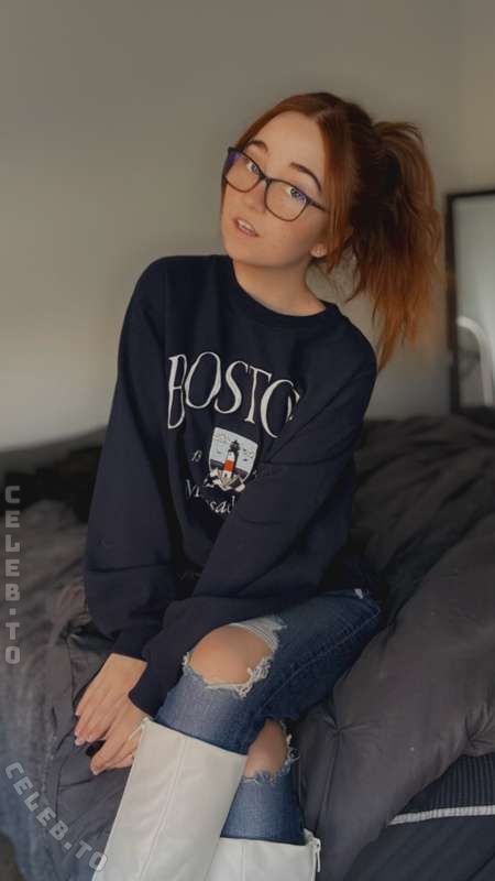 lyssaurora nude photo 15