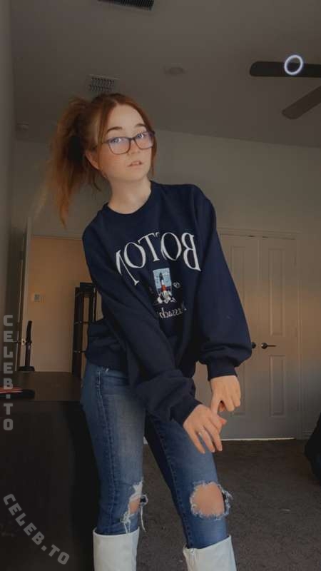 lyssaurora nude photo 17
