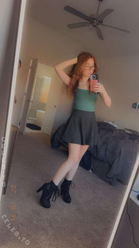 lyssaurora nude photo 6