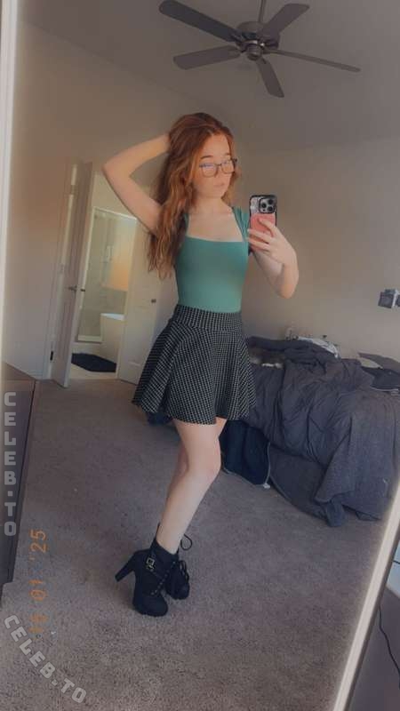 lyssaurora nude photo 8