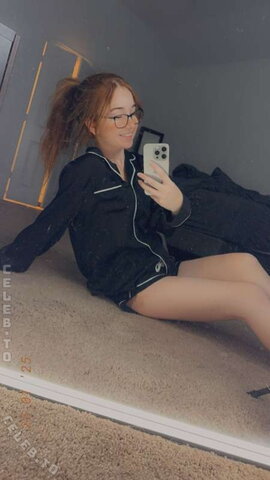 lyssaurora nude photo 13