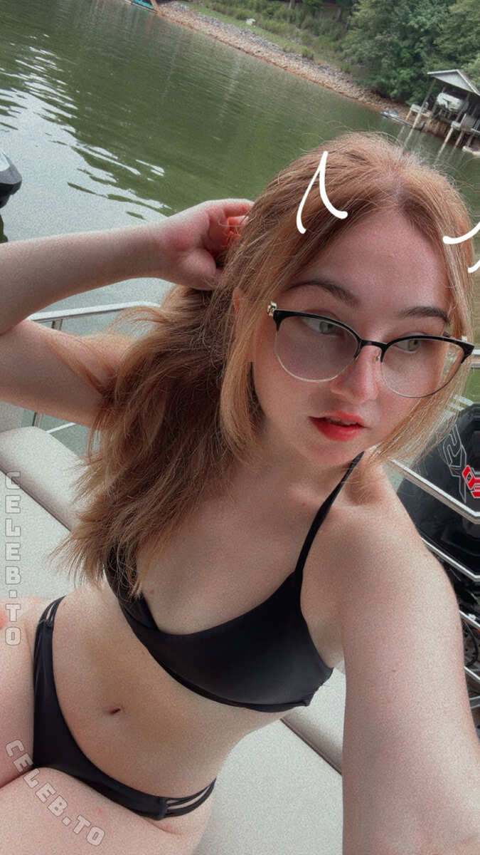lyssaurora nude photo 23
