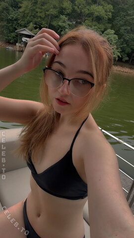lyssaurora nude photo 3