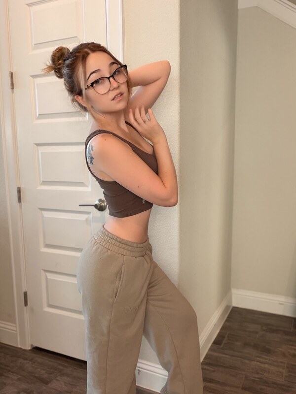 lyssaurora nude photo 5