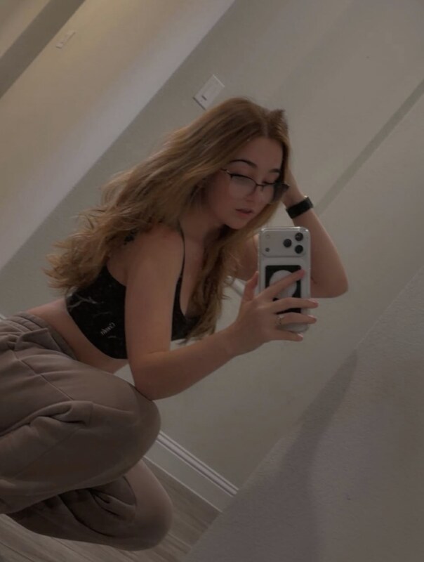 lyssaurora nude photo 5
