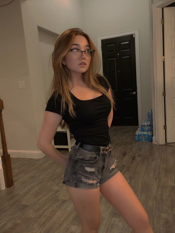 lyssaurora nude photo 2