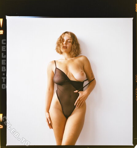 lyubovvomne nude photo 22