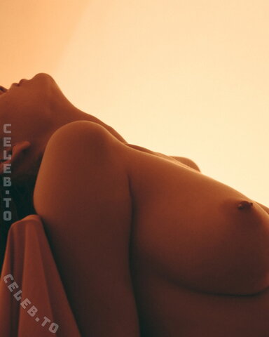 lyubovvomne nude photo 8