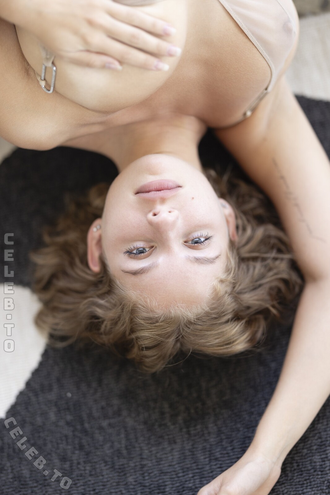 lyubovvomne nude photo 14