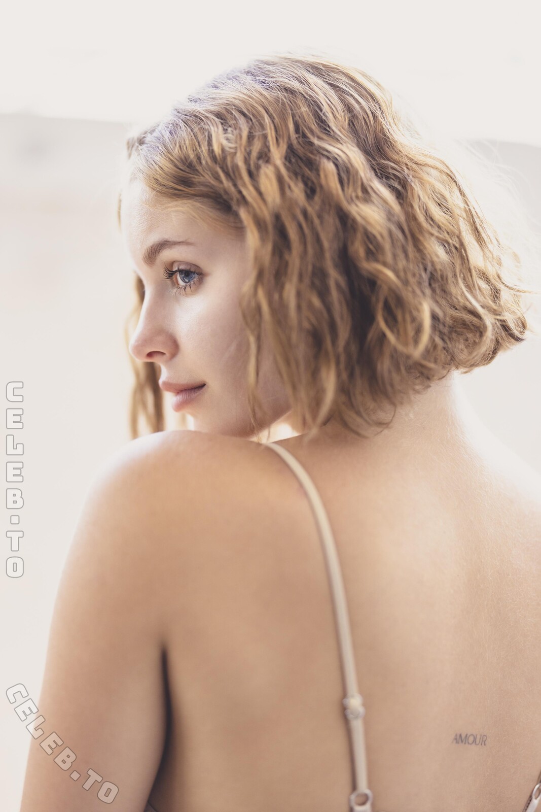 lyubovvomne nude photo 17