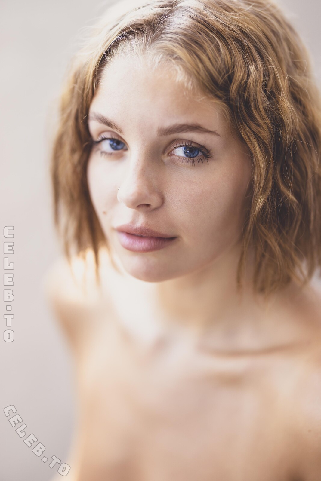 lyubovvomne nude photo 23
