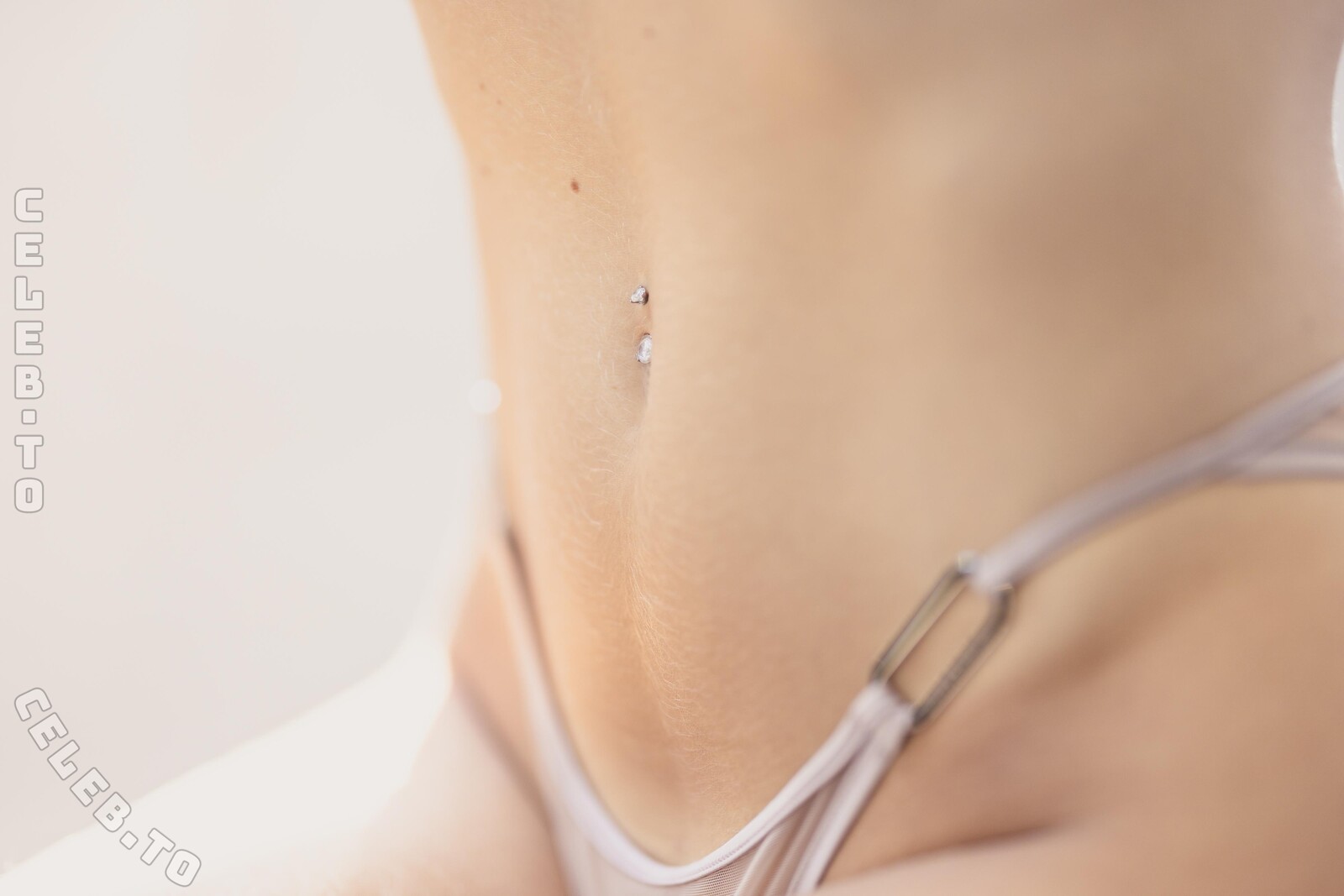 lyubovvomne nude photo 27