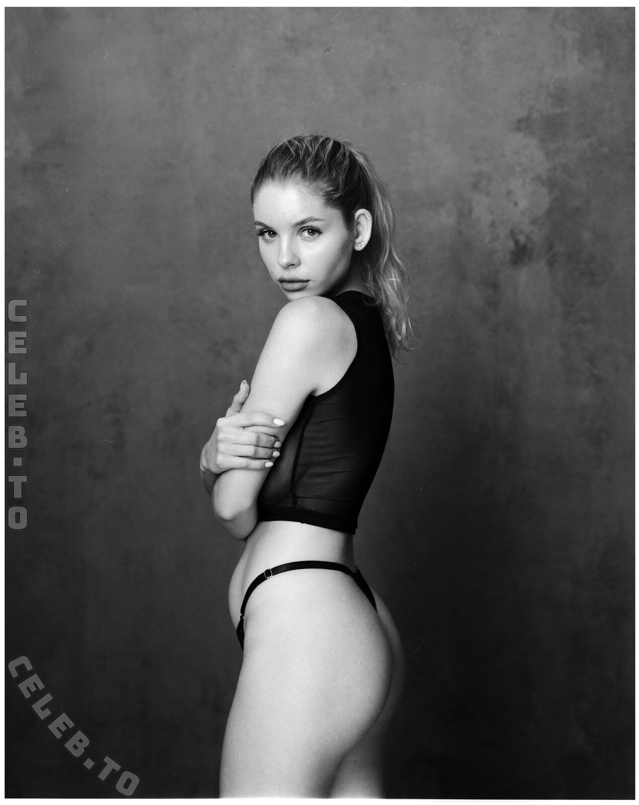 lyubovvomne nude photo 6