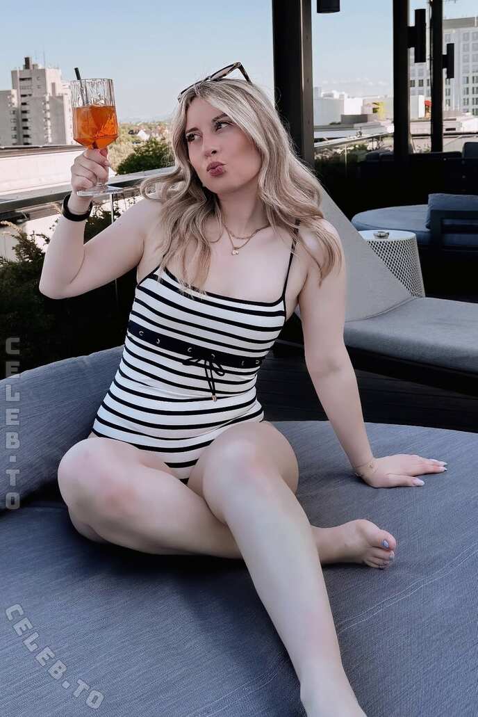 m7mmichelle nude photo 3