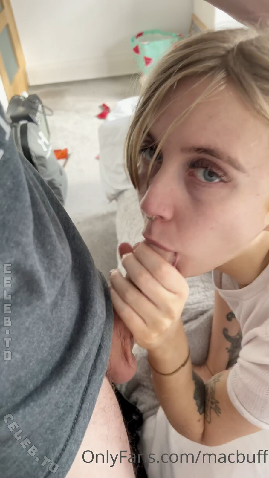 MacBuff nude photo 1