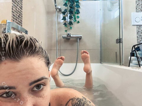 MaceZayuri nude photo 400