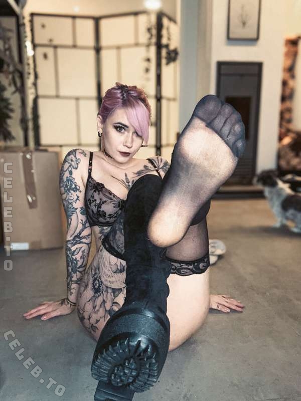 MaceZayuri nude photo 1