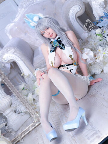 Machi nude photo 16