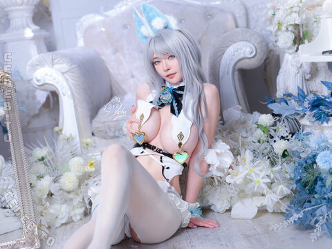 Machi – White Rabbit + Exclusives