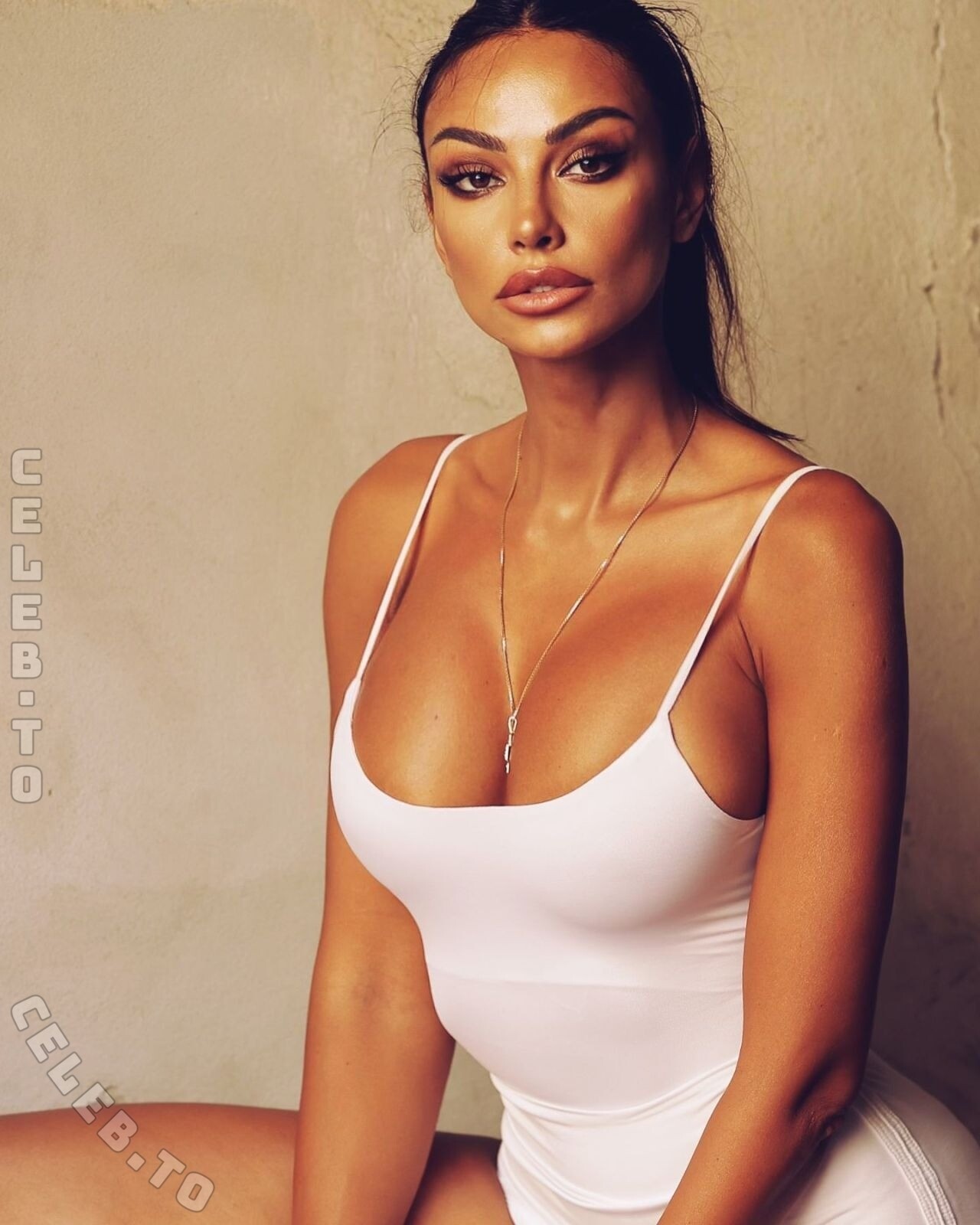Madalina Diana Ghenea nude photo 4