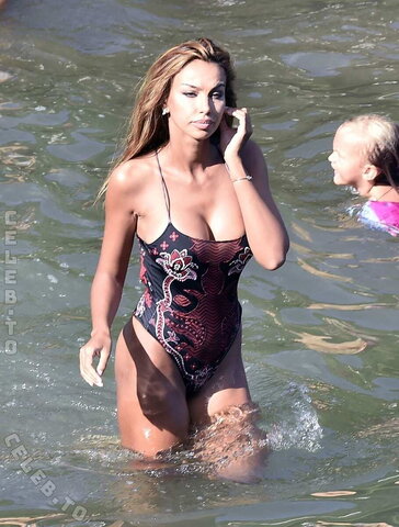 Madalina Diana Ghenea nude photo 1
