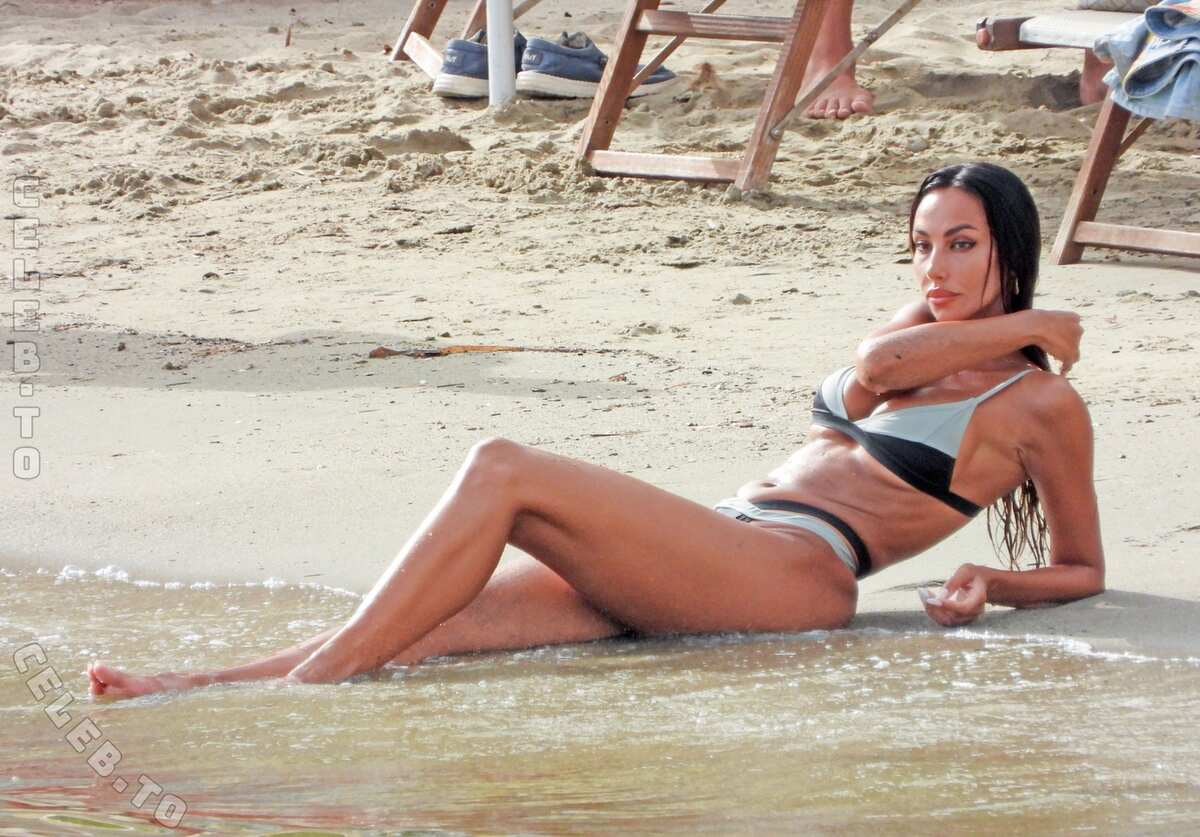 Madalina Diana Ghenea nude photo 15