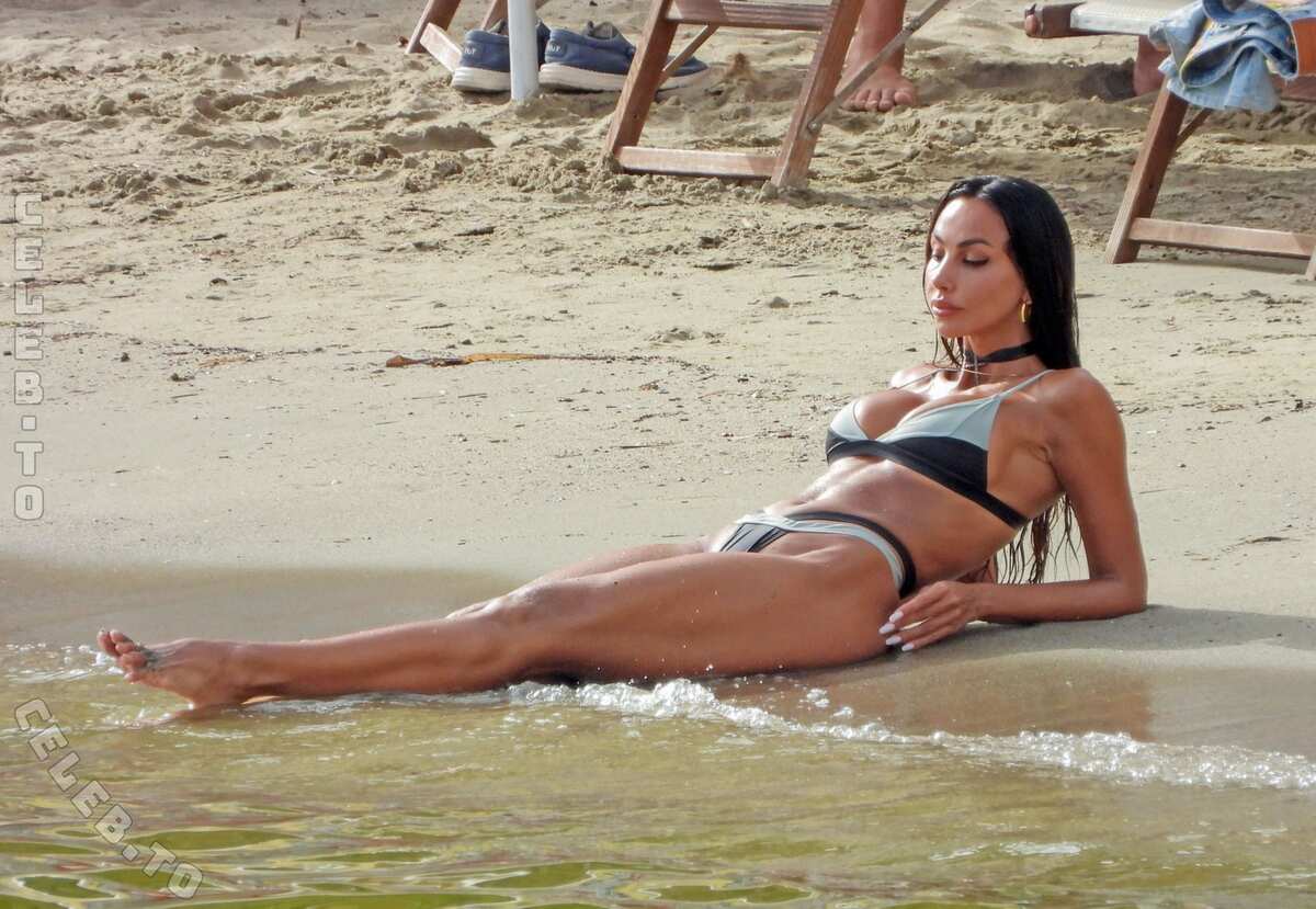 Madalina Diana Ghenea nude photo 19