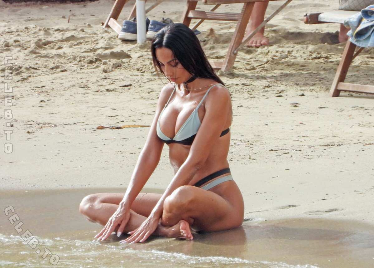 Madalina Diana Ghenea nude photo 20