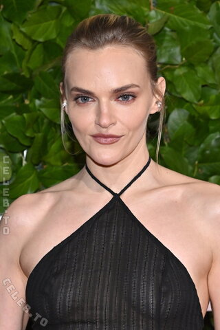 Madeline Brewer nude photo 7