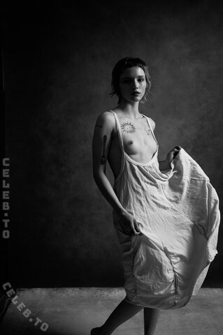 Madeline The Muse nude photo 5