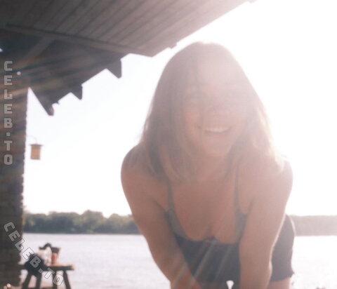Madelyn Cline Hot (5 photos)